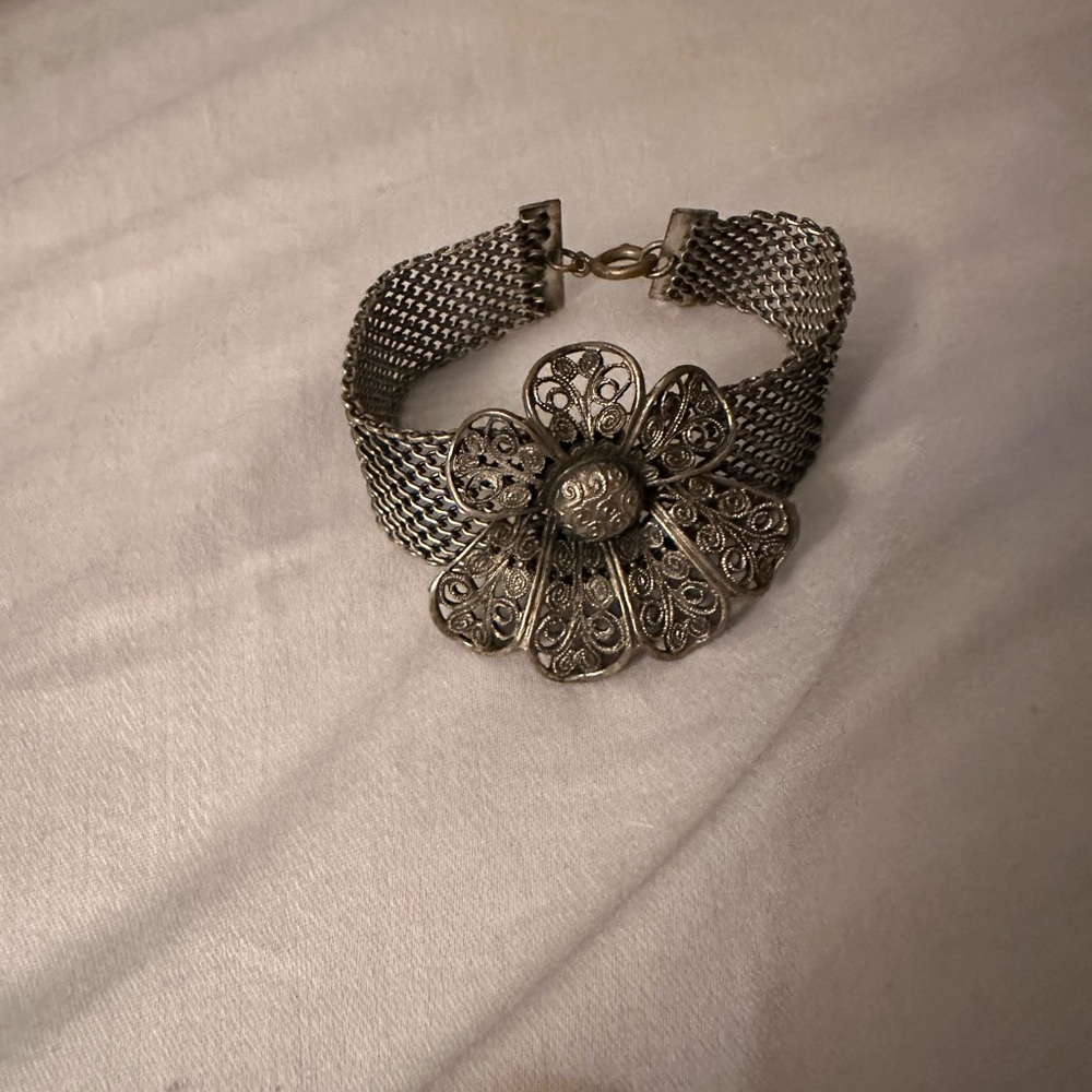 Elegant Silver Floral Mesh Bracelet